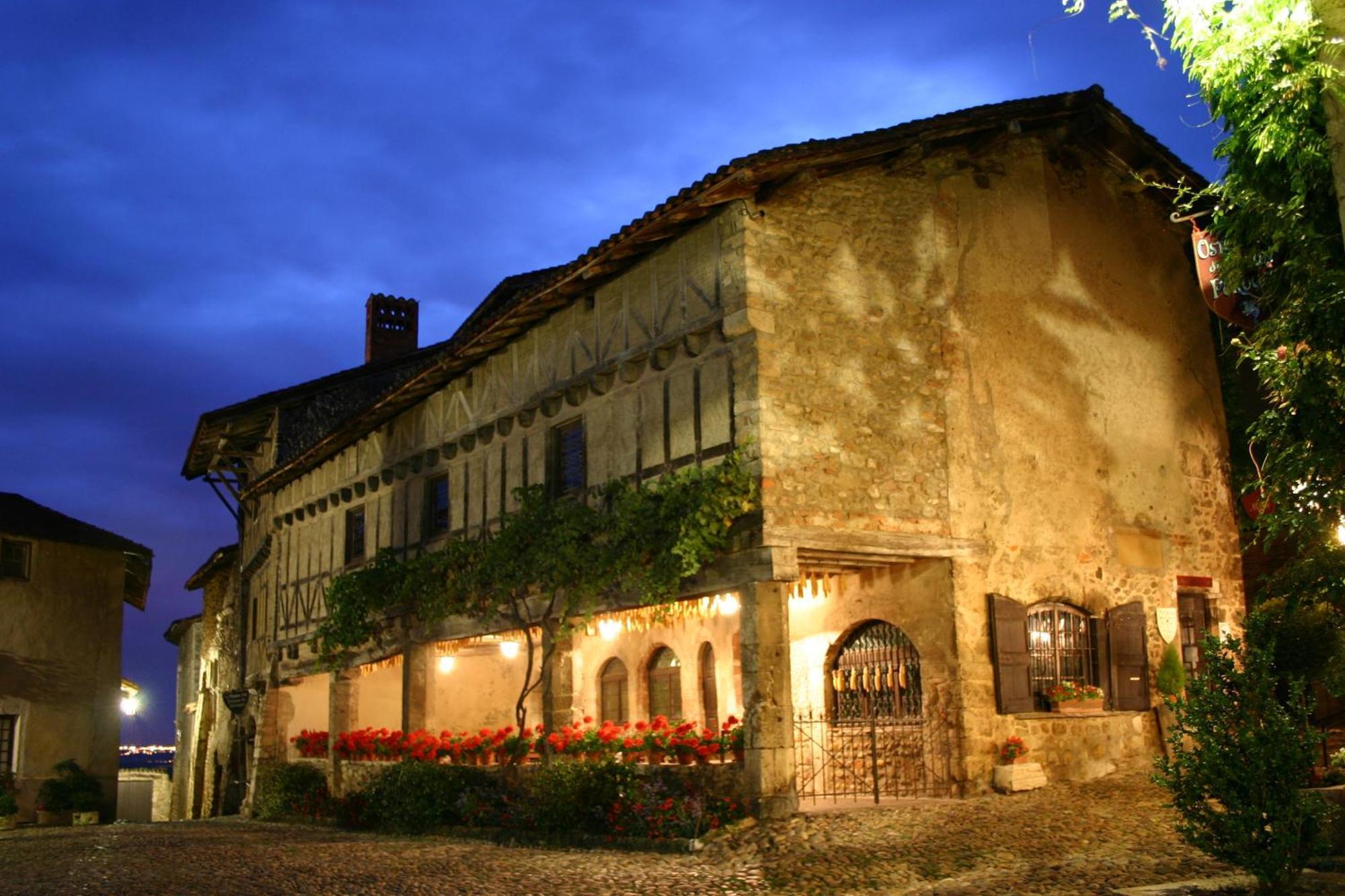 Hostellerie Du Vieux Perouges Exterior photo