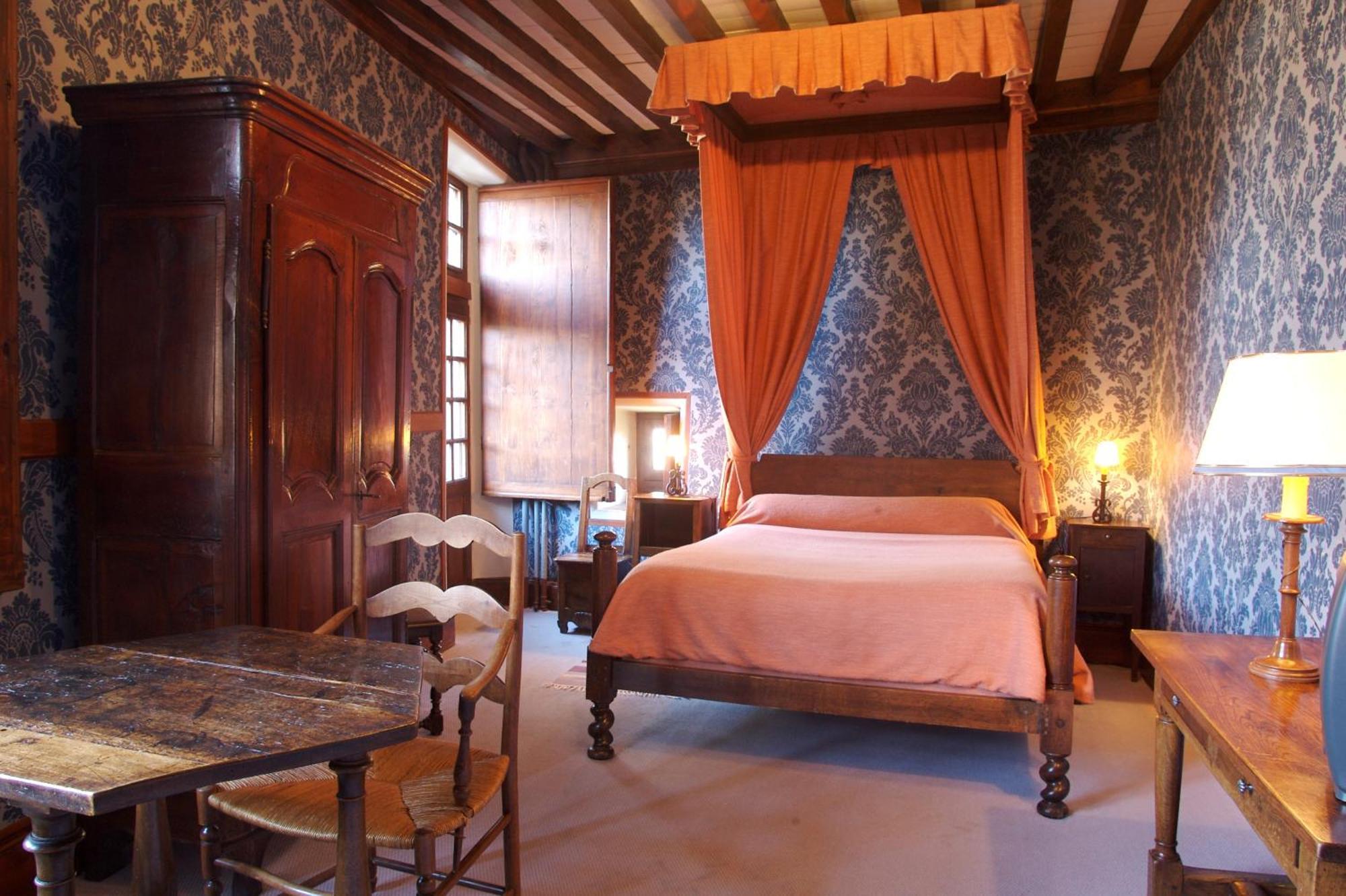 Hostellerie Du Vieux Perouges Room photo