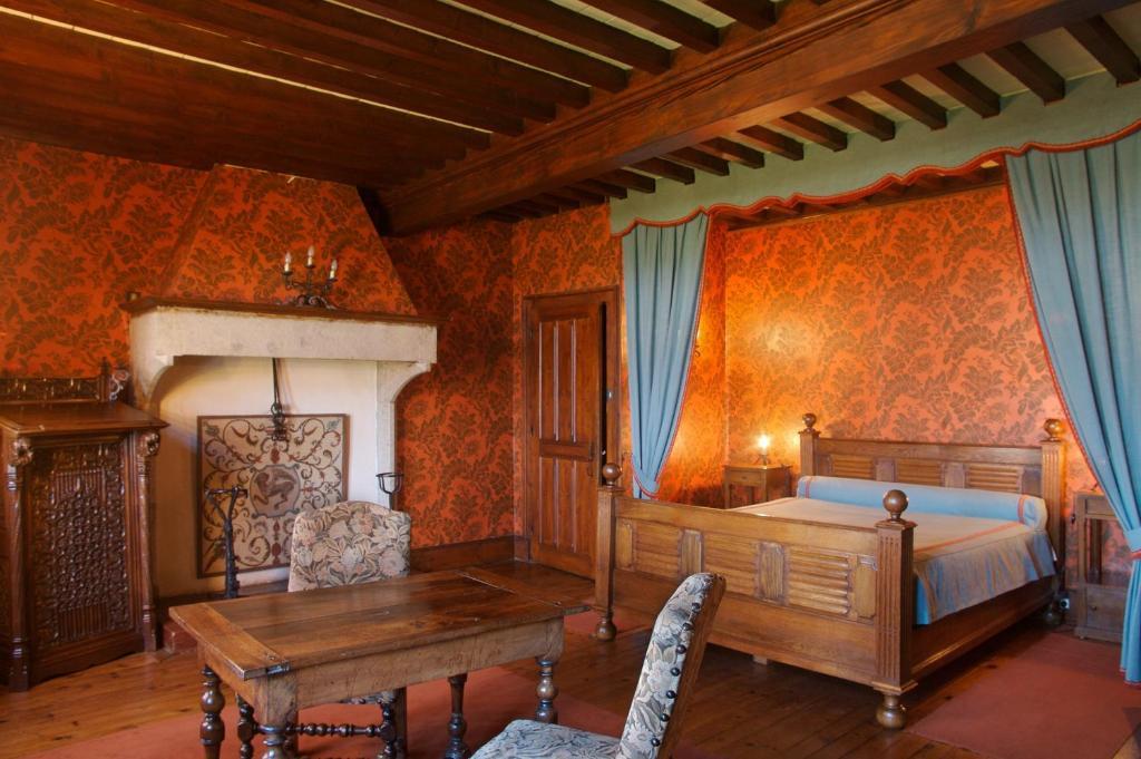 Hostellerie Du Vieux Perouges Room photo