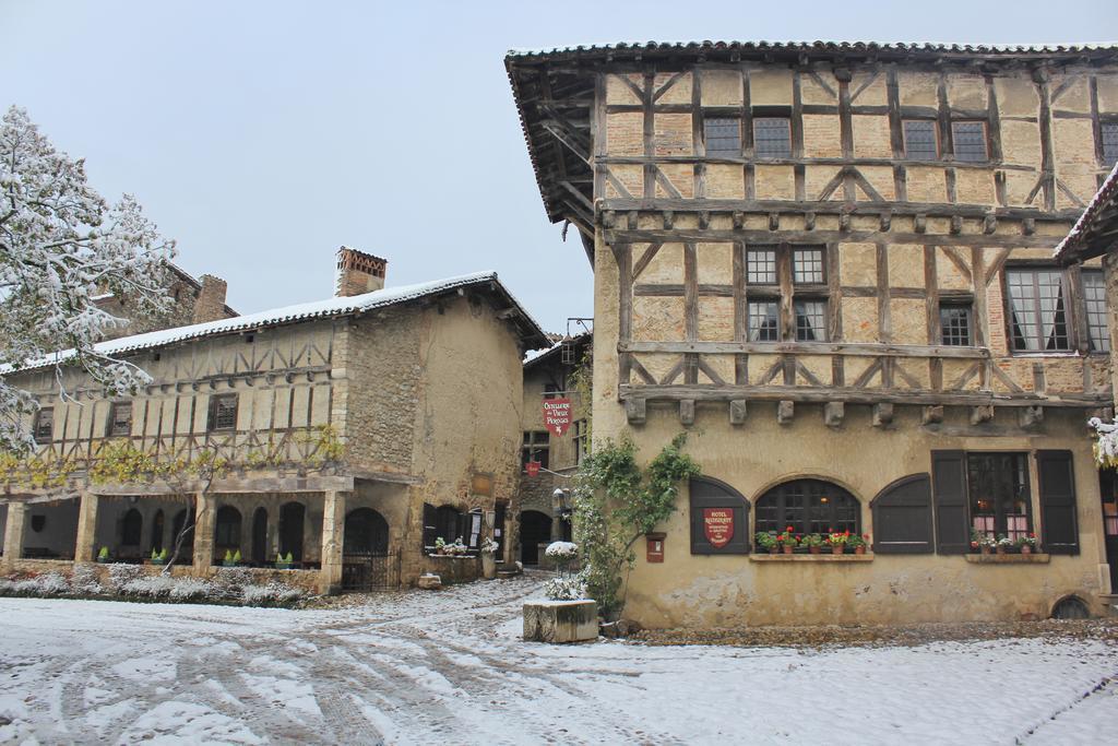 Hostellerie Du Vieux Perouges Exterior photo